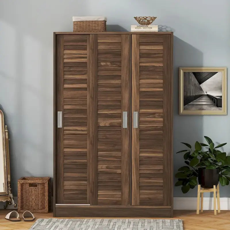 Armoire à rideaux 3 portes avec étagères