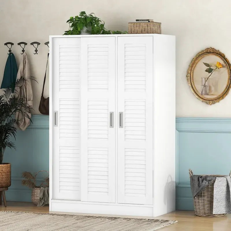 Armoire à rideaux 3 portes avec étagères